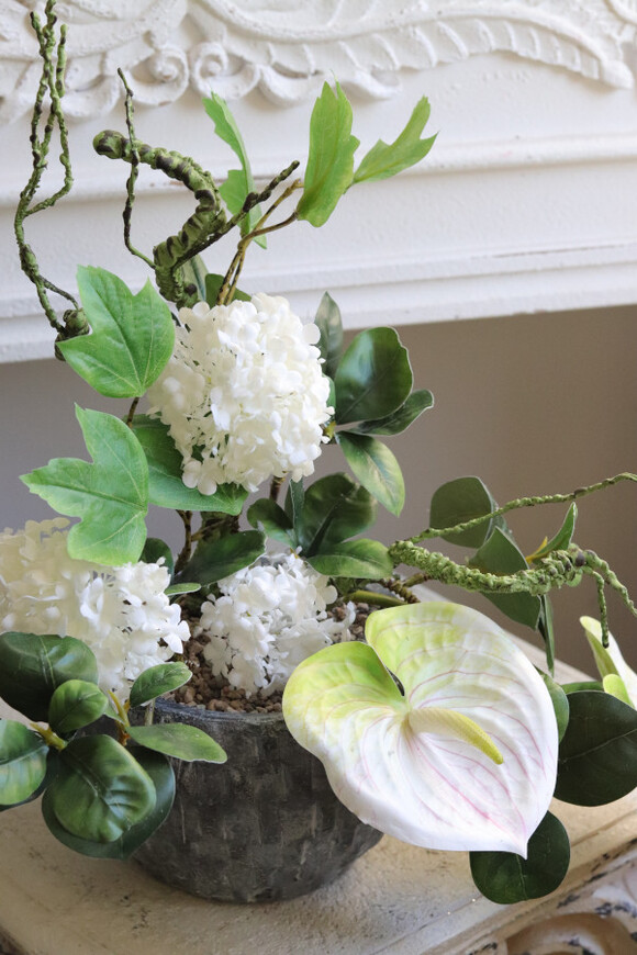 Makebana, kompozycja kwiatowa w naczyniu