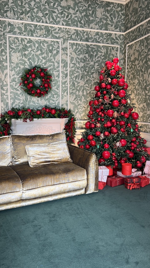 Apart Christmas Exclusive New, świąteczny wianek z bombkam