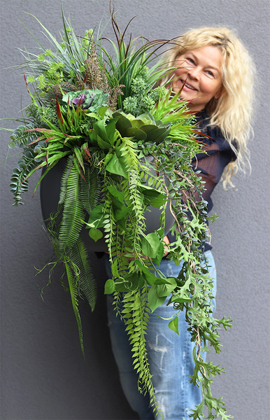 Walter Maestria, kompozycja z sukulentami w donicy fiberglass