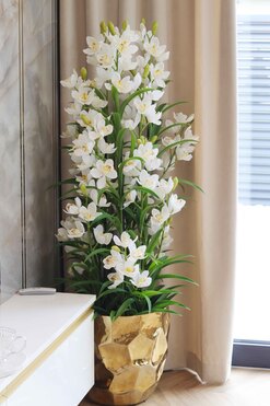 Cymbydium Secret of Flowers, sztuczny storczyk w złotej donicy, wys.147cm