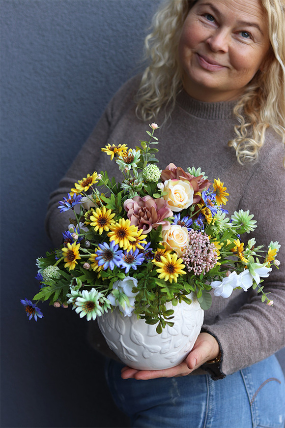 Monella Eugelina, nagrobna kompozycja kwiatowa w naczyniu