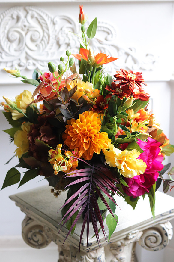 Moretia, czterostronny bukiet nagrobny we wkładzie do wazonu