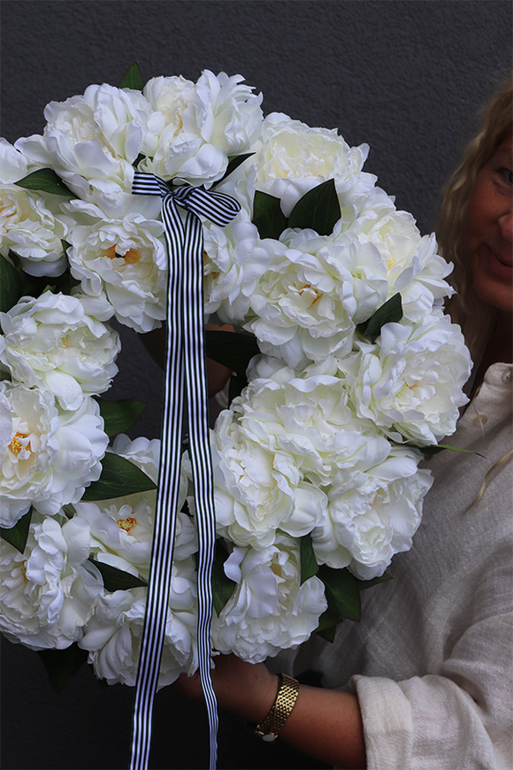 Białe Piwonie, kwiatowy wianek