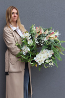 Ulisses, wieniec nagrobny z cymbydium i kalie