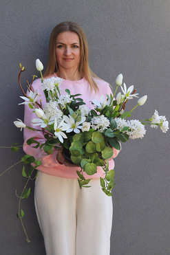 Wiosenna Magnolia, dekoracja nagrobna w misie, wym.47x70cm