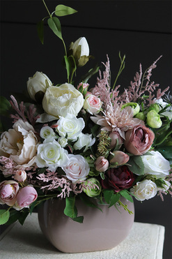 Neolita Beige, kompozycja kwiatowa w naczyniu, wym.27x45cm