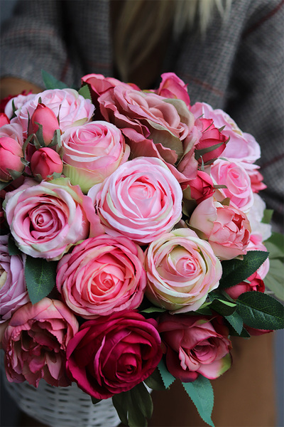 Rosaria, romantyczny kosz różowych kwiatów