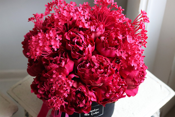 Cecina Magenta, kwiatowy box