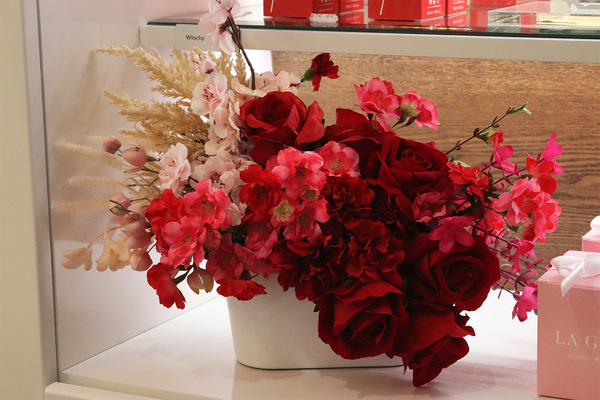 La Guel, dekoracja kwiatowa w naczyniu