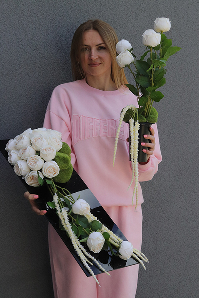 New Design Roses Ecru, nowoczesny bukiet nagrobny we wkładzie