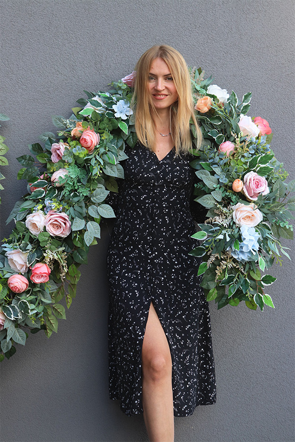 Eligia Deluna 2, girlanda z wysokiej jakości kwiatów