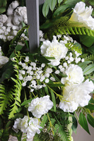 Angelo Garden Wood Bielia, kompozycja nagrobna z aniołem w lampionie