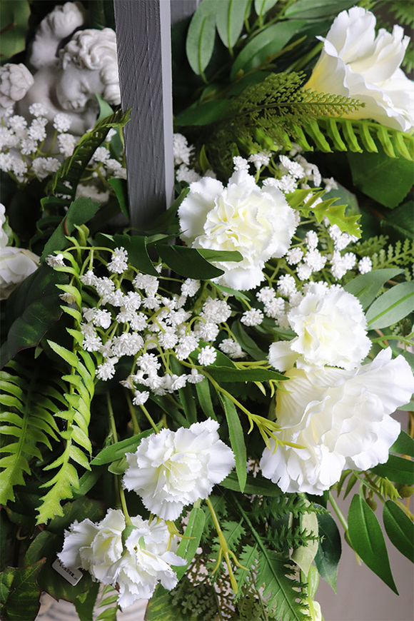 Angelo Garden Wood Bielia, kompozycja nagrobna z aniołem w lampionie