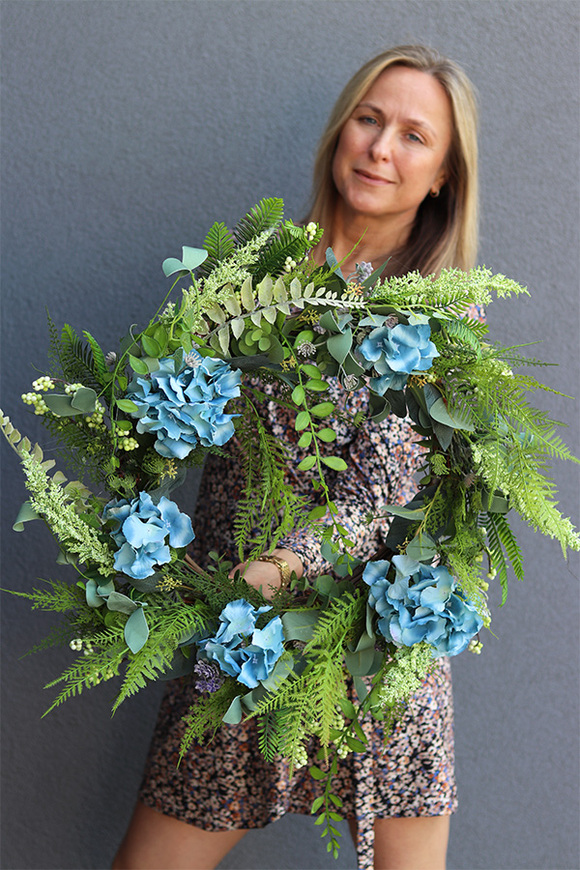 Hortensja Blue Redia, wianek ozdobny z niebieskimi kwiatami