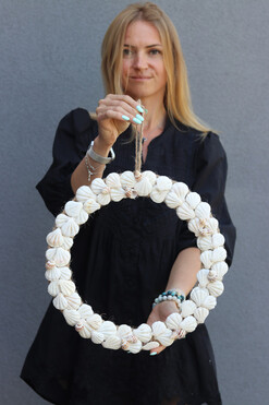 OD RĘKI Muszlove, marynistyczny wianek na ścianę, śr.37cm  