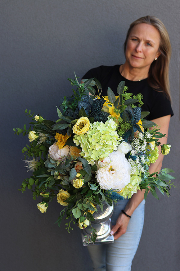 Eveline Silver, kompozycja kwiatowa w pucharze