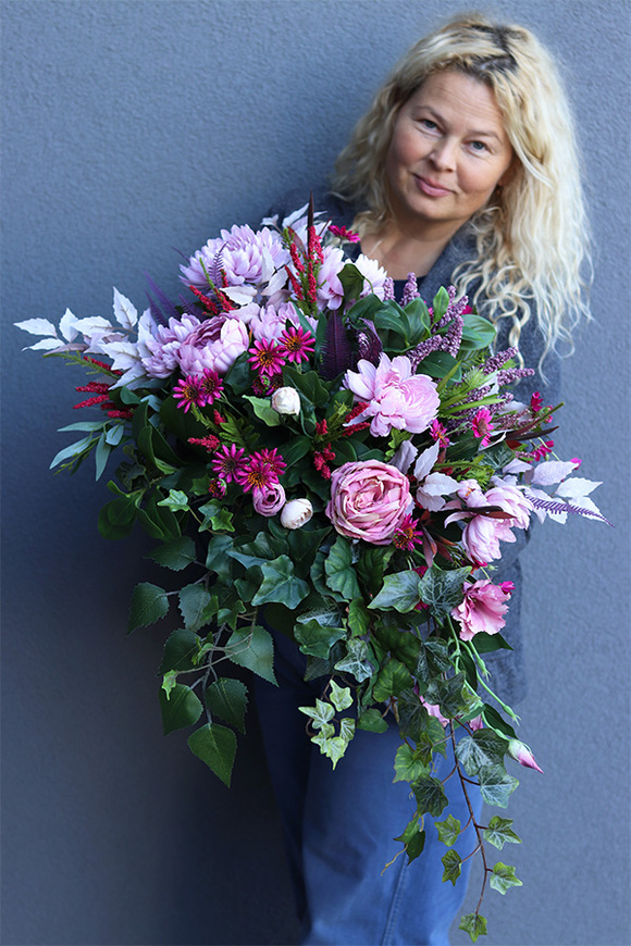 Nerute, kompozycja nagrobna w misie