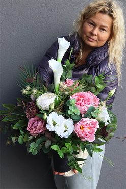 Flamanca Pink, bukiet nagrobny we wkładzie, wys.70cm