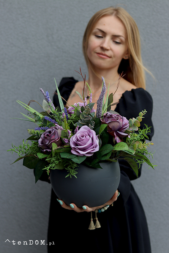 Violet Rose, kompozycja nagrobna w naczyniu