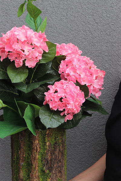 Pink Hortensja w Mchu, kompozycja kwiatowa w pniu