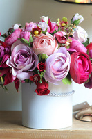 Amarantis, elegancki flowerbox z różowymi kwiatami