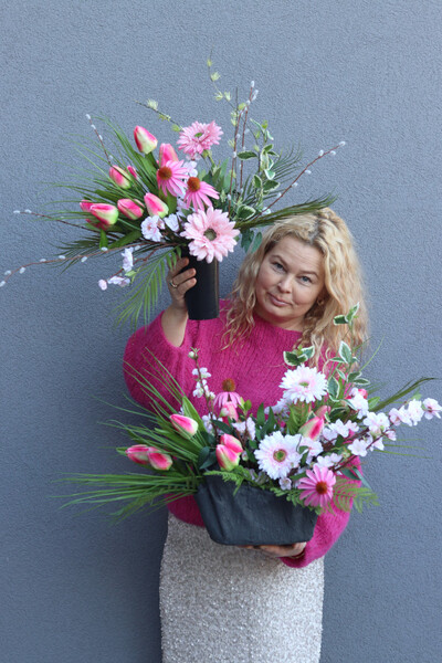 Różowy Ogród, kompozycja nagrobna w misie