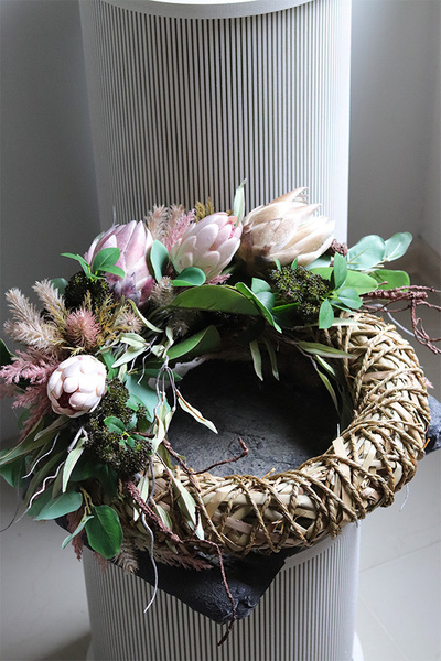 Tredera Volcan, wieniec nagrobny na ciężkiej tacy