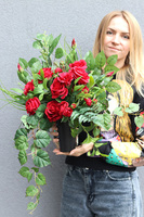 Dekoluena Red, bukiet nagrobny we wkładzie