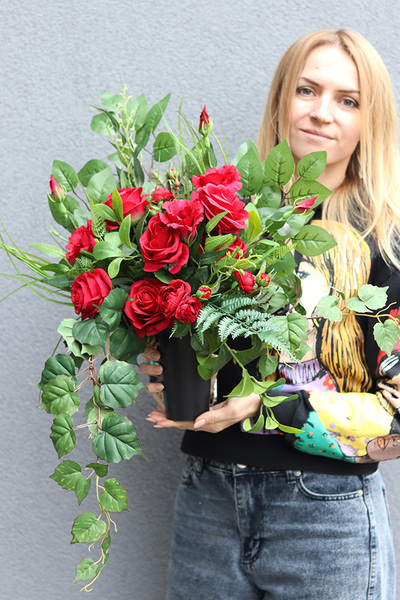 Dekoluena Red, bukiet nagrobny we wkładzie