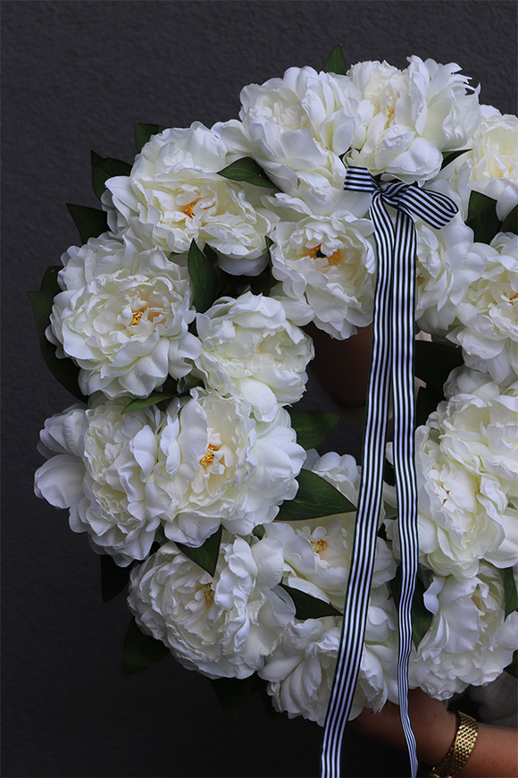 Białe Piwonie, kwiatowy wianek