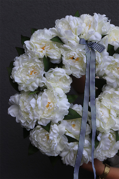 Białe Piwonie, kwiatowy wianek