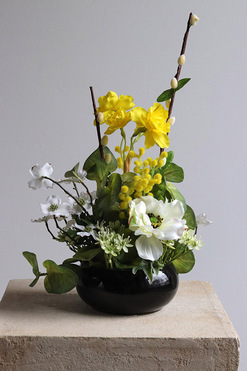 OD RĘKI Mireni, wiosenna kompozycja w misie, wy.39x27cm