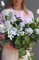 Wiosenna Magnolia, dekoracja nagrobna w misie