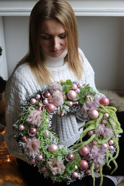 Balet Gwiazdkowy, świąteczny różowy wianek dekoracyjny, śr.42cm