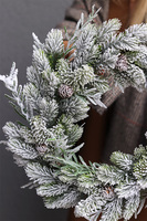 Tajga, zimowy ośnieżony wianek iglasty