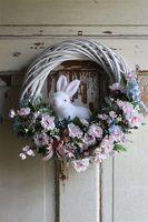 Biały Królik, wielkanocny wianek z zajączkiem, śr.37cm