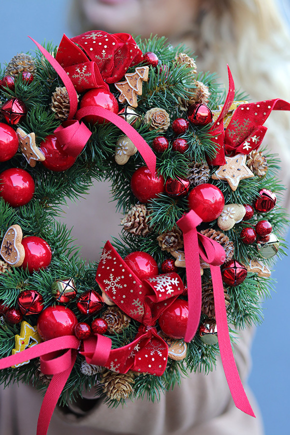 Czerwona Droga, świąteczny wianek dekoracyjny