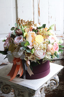 flowerbox z czekoladkami na Dzień Mamy, Mamma Mia 2, wym.37x37cm 