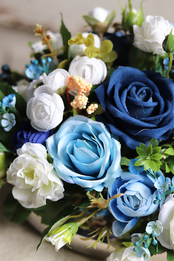 Błękitna Szwajcaria, kompozycja w srebrnym naczyniu