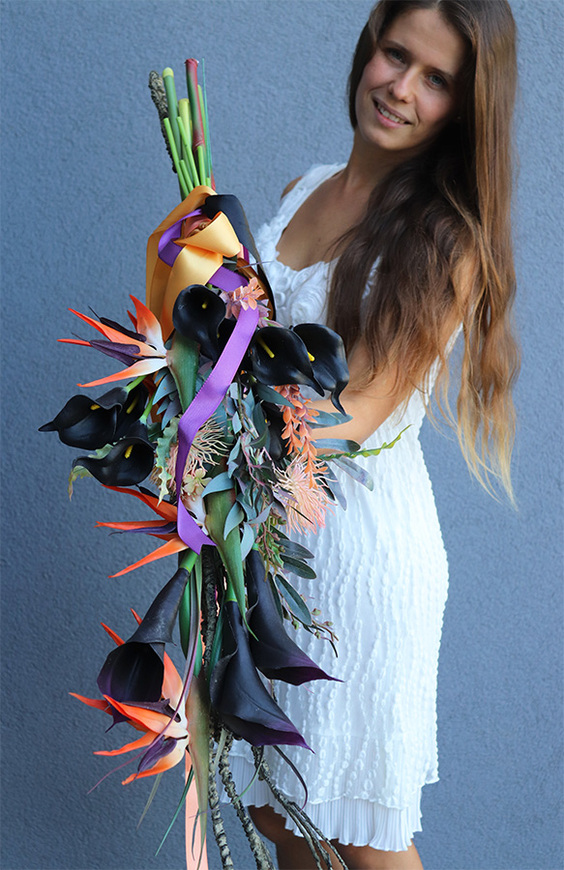 Ninase, bukiet nagrobny z czarnymi kaliami, dł.104cm