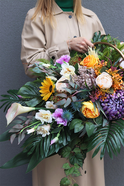 Wspomnienie Andaluzji, dekoracja nagrobna w metalowym koszu