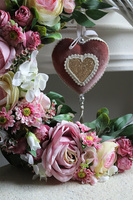 Miłosny, asymetryczny wianek z sercem