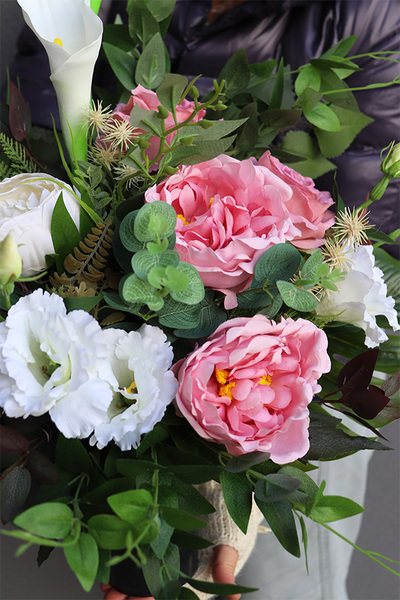 Flamanca Pink, bukiet nagrobny we wkładzie