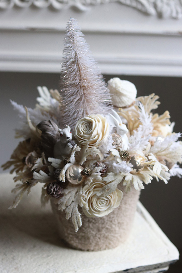 Comfort Christmas Beige, świąteczna kompozycja w osłonce z futerkiem