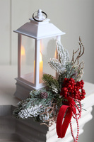 Mini Winter Red&White, lampion nagrobny LED na kolumbarium