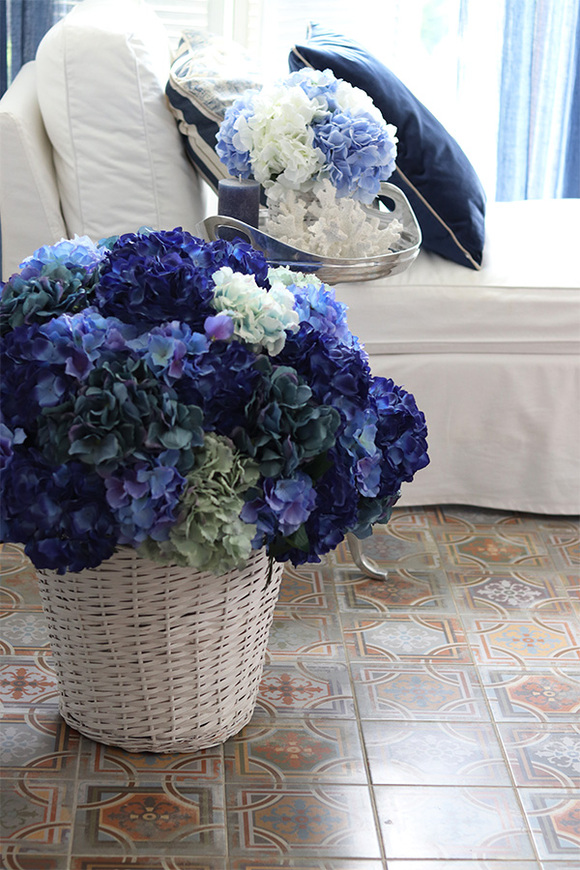 Keraneo Blue Provance S, kosz z hortensjami, wym.27x29cm