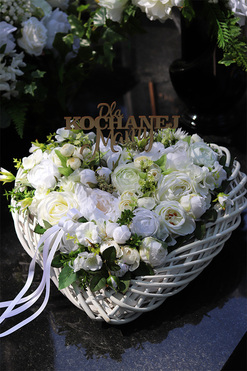 Biała Dama, wieniec nagrobny z dedykacją, wym.43x43cm