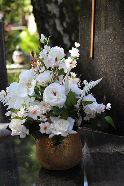 Lorient, kompozycja nagrobna w misie,