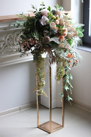 Sand Flowers, dekoracja kwiatowa na stojaku, mniejsza