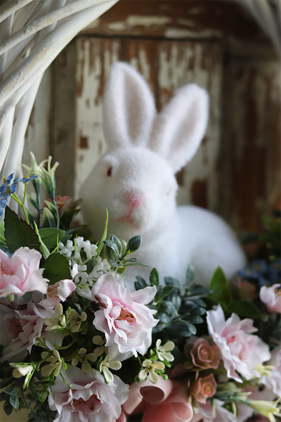 Biały Królik, wielkanocny wianek z zajączkiem, śr.37cm